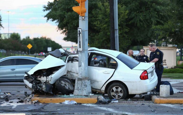 Dealing with Adjusters After a Houston Car Accident: Dos and Don’ts